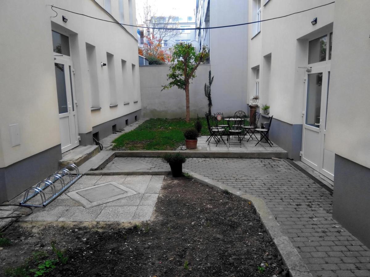 Apartments In Vienna Near Schonbrunn & Westbahnhof - Keyless Check-In Exterior photo